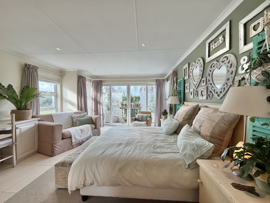 6 Bedroom Property for Sale in Marina Martinique Eastern Cape